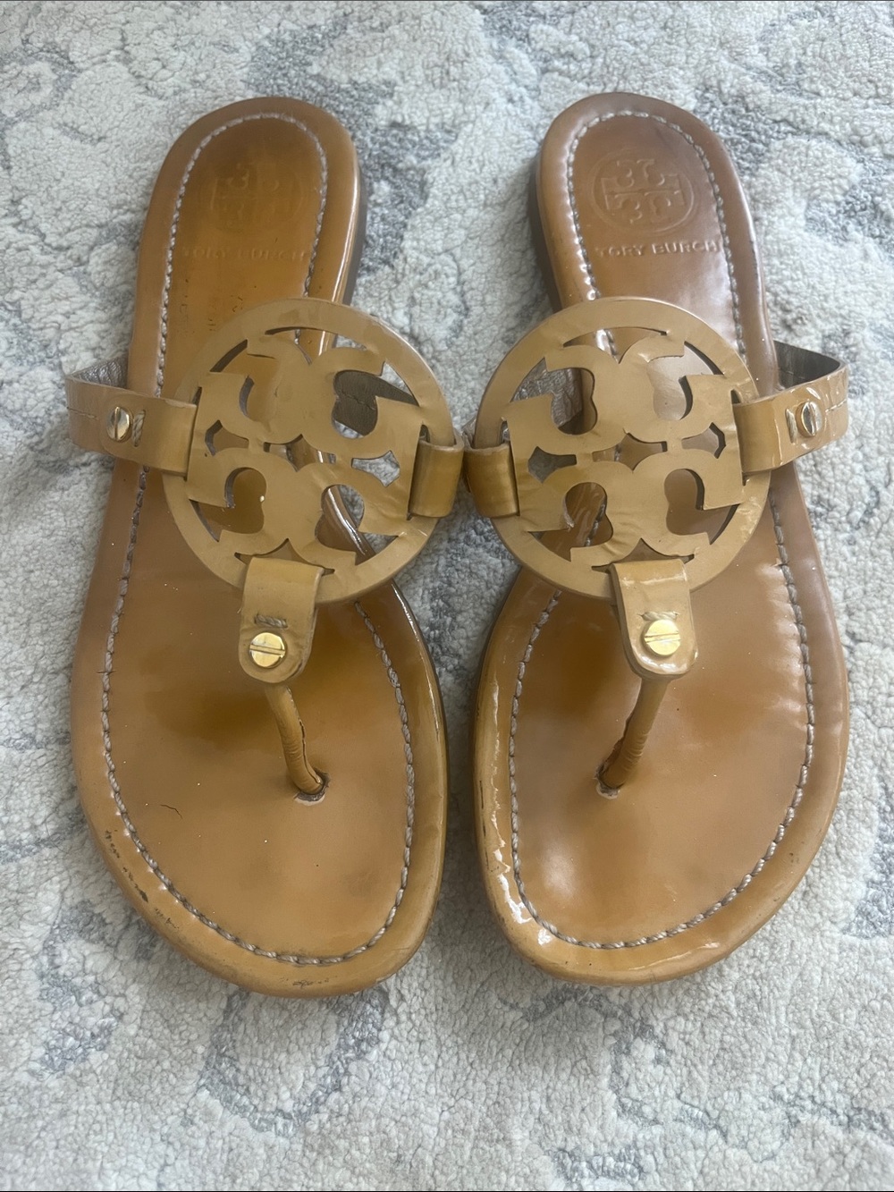 Tory Burch Logo Thong Sandals in Cognac Brown